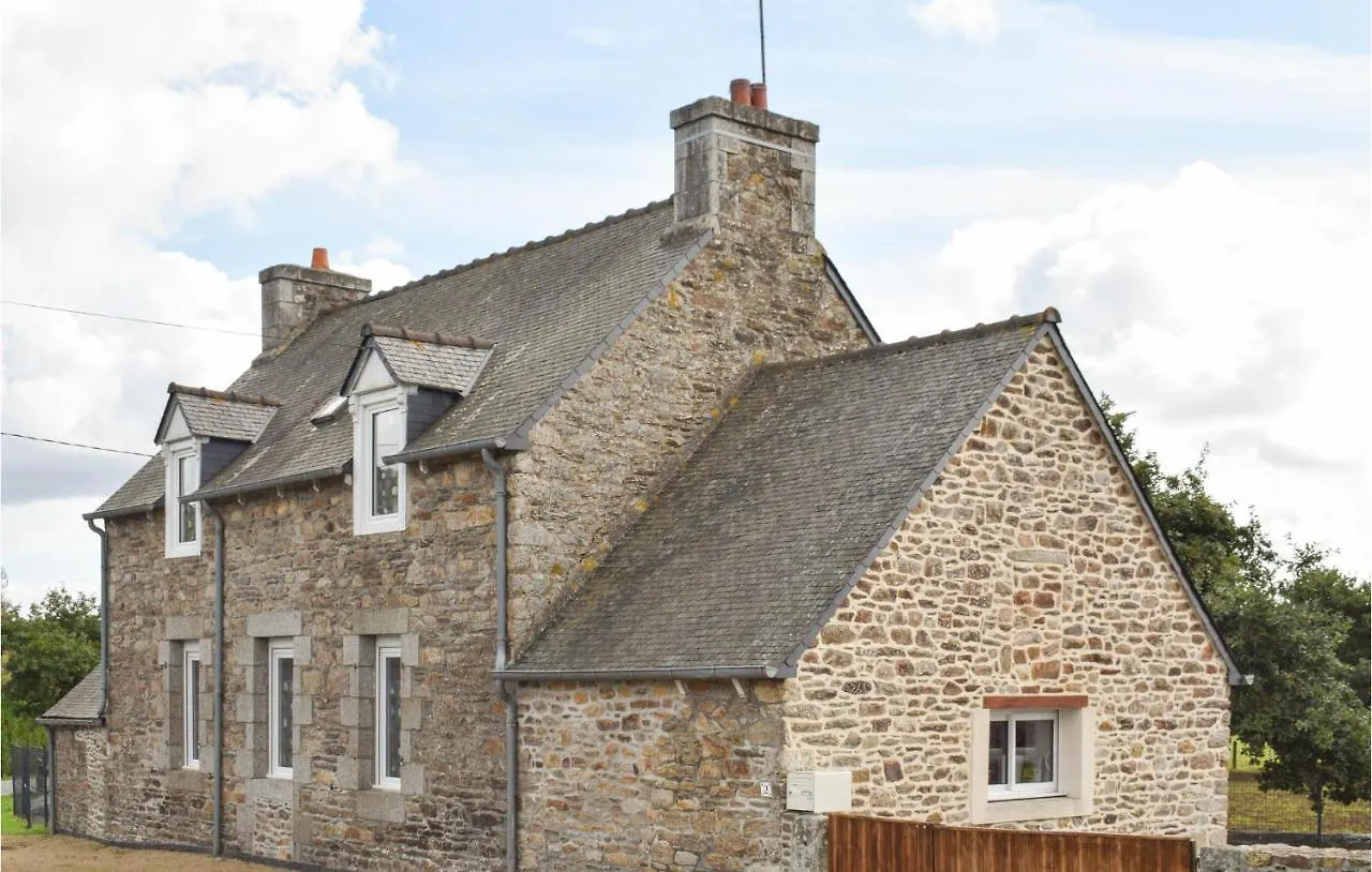 2 Bedroom Amazing Home In Brelidy 0*,