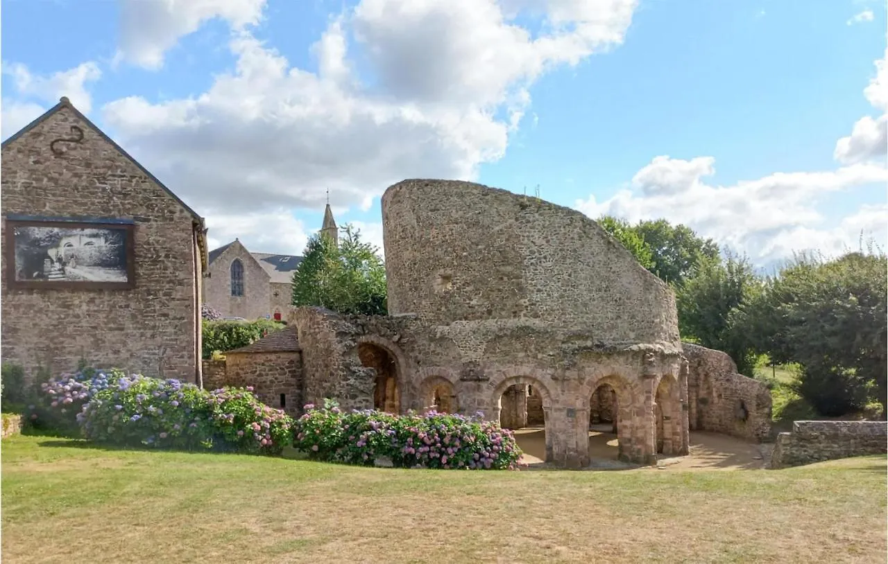 2 Bedroom Amazing Home In Brelidy France